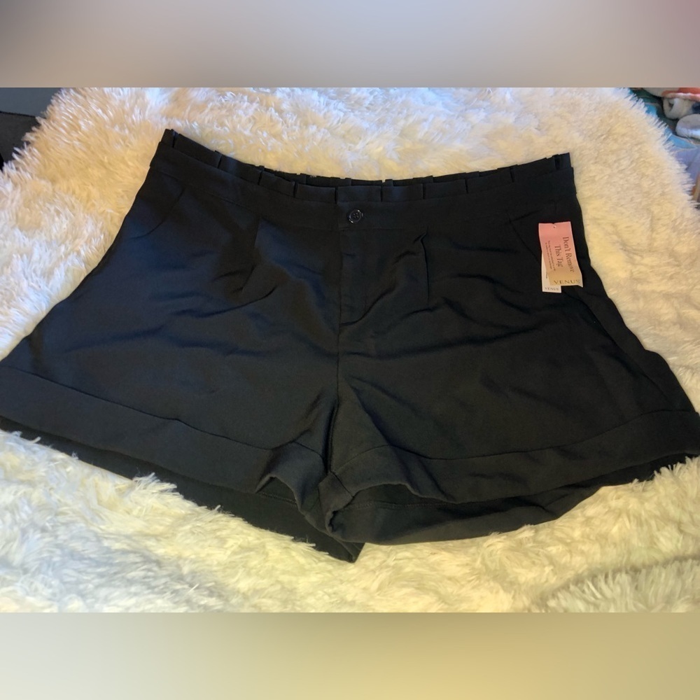 VENUS Women's Black Shorts size 20 NWT 🖤✔️